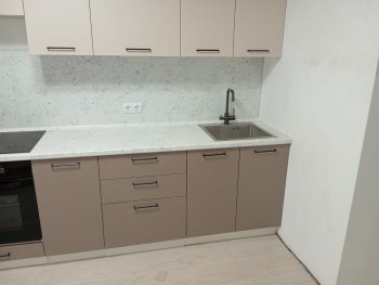 Кухонный гарнитур высокий Латте 3000 мм, Стол. 26 мм в Каменске-Уральском - kamensk-uralskij.mebel-e96.ru