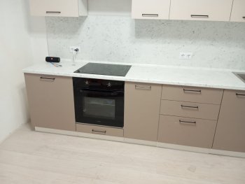 Кухонный гарнитур высокий Латте 3000 мм, Стол. 38 мм в Каменске-Уральском - kamensk-uralskij.mebel-e96.ru